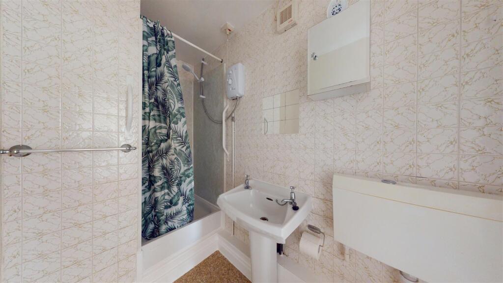 Underdale road 33b Bathroom.jpg