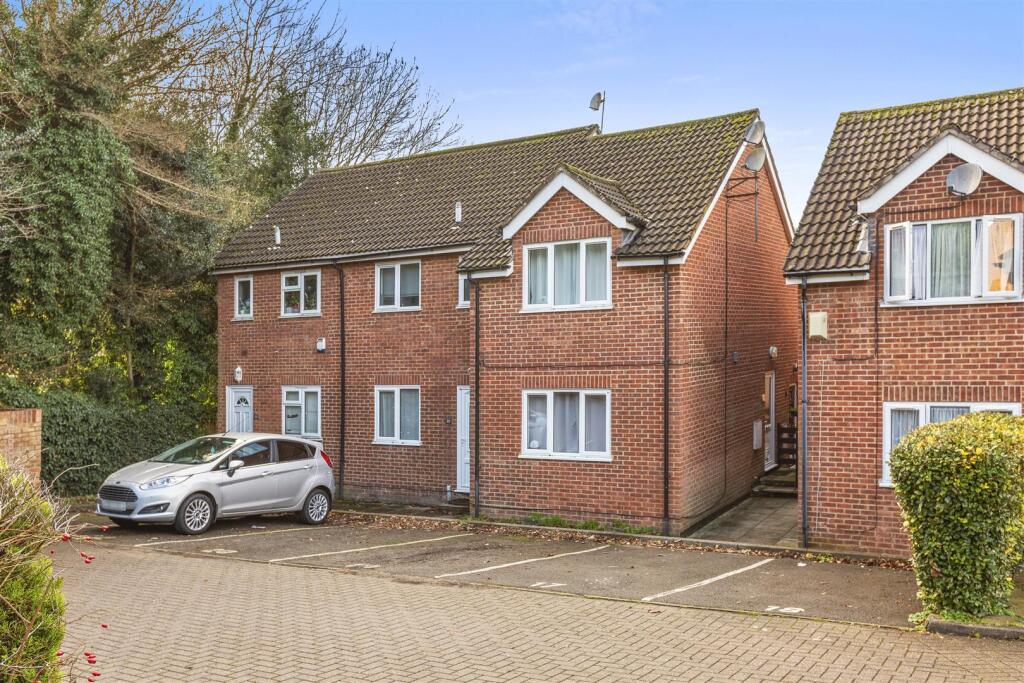 20 Davies Court, Carrington Rd, HP12 3JF-15.jpg