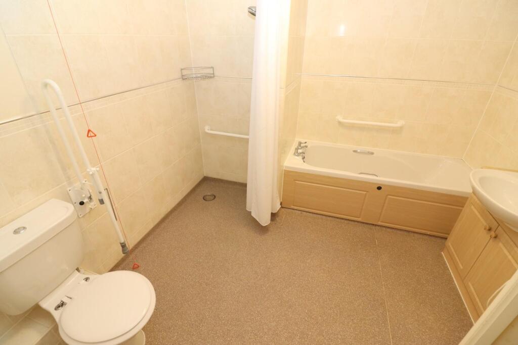 Bath/Shower Room/w.c