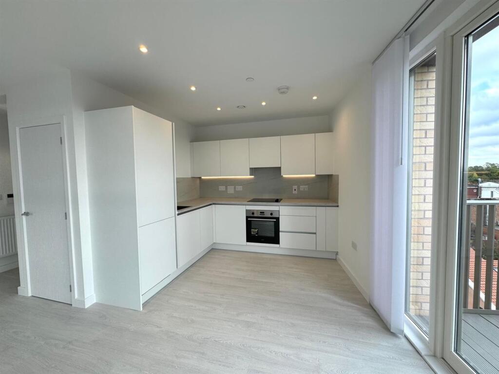 Kitchen pic 2.jpg