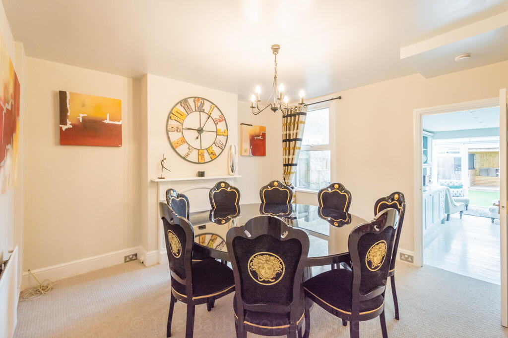 27 Combe Road New...