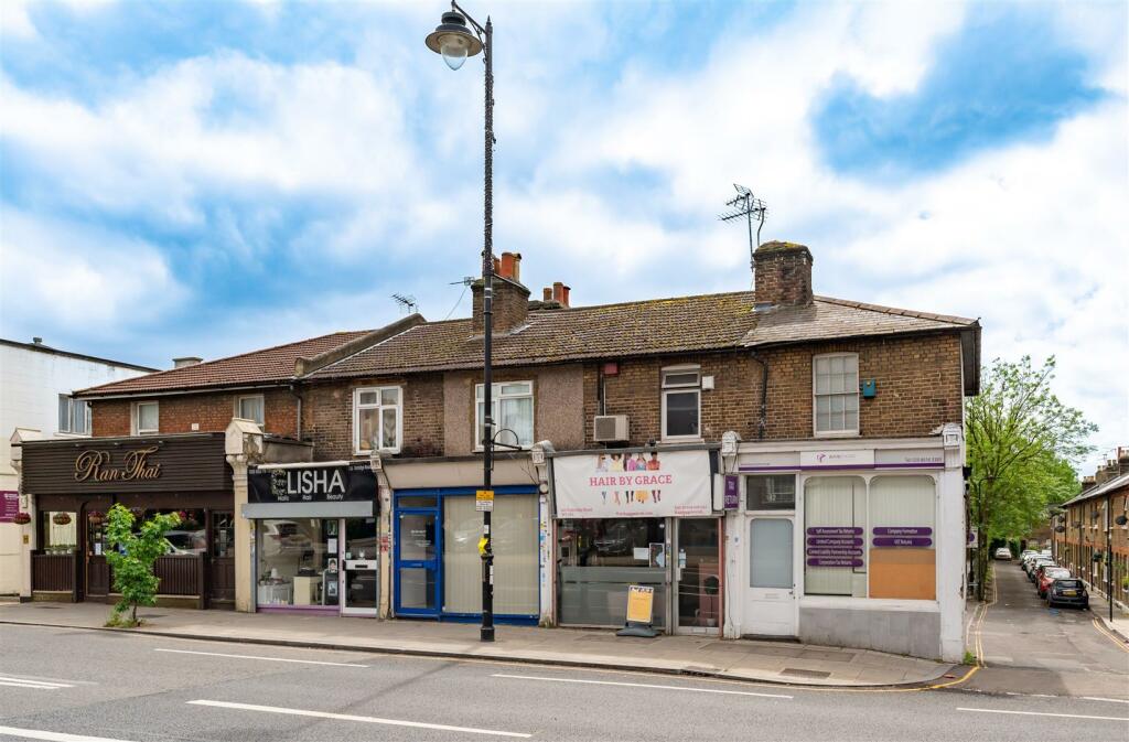 140a Uxbridge Road Outside.jpg