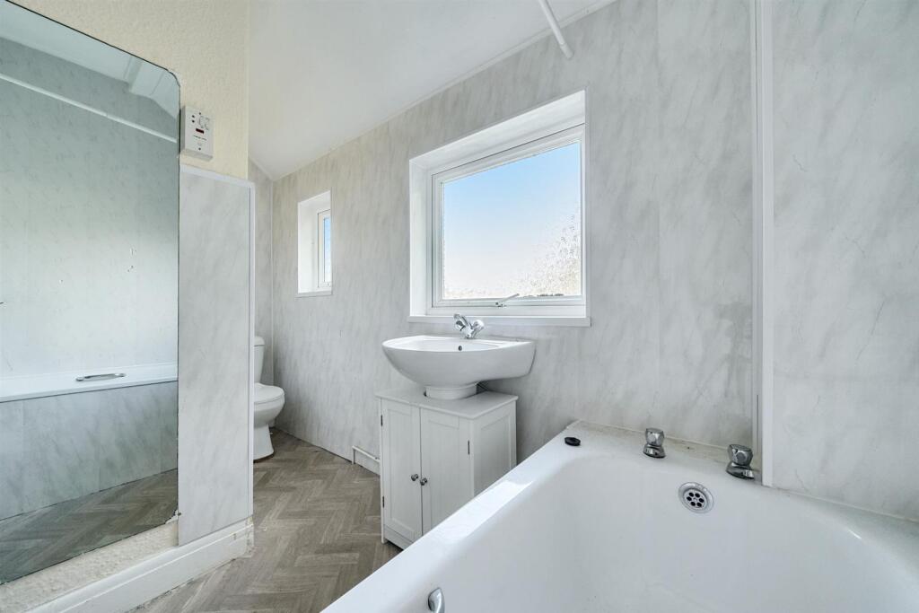 Rosevallon bathroom.jpg