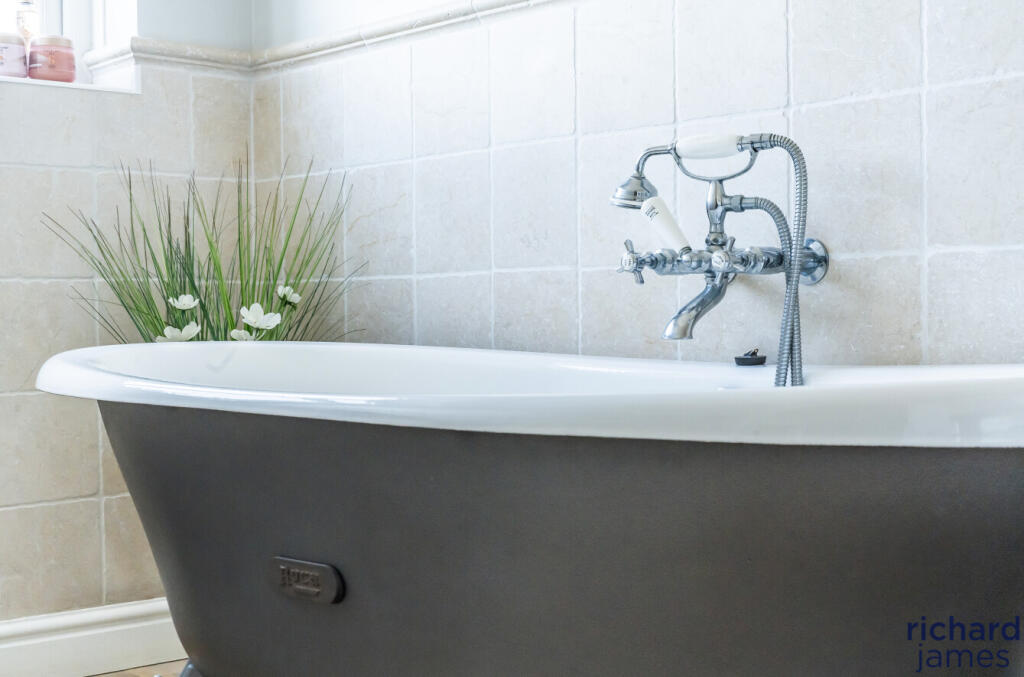 90fbce2a73de42fb9f58f1365b157f5c