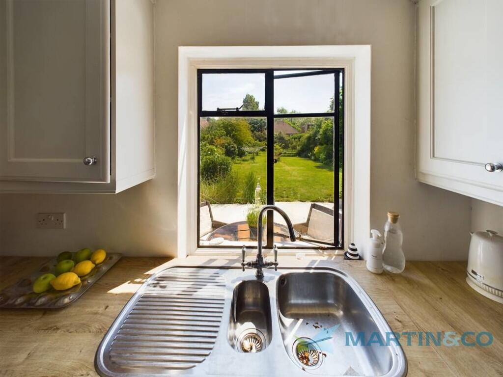 CAM02145G0-PR0016...