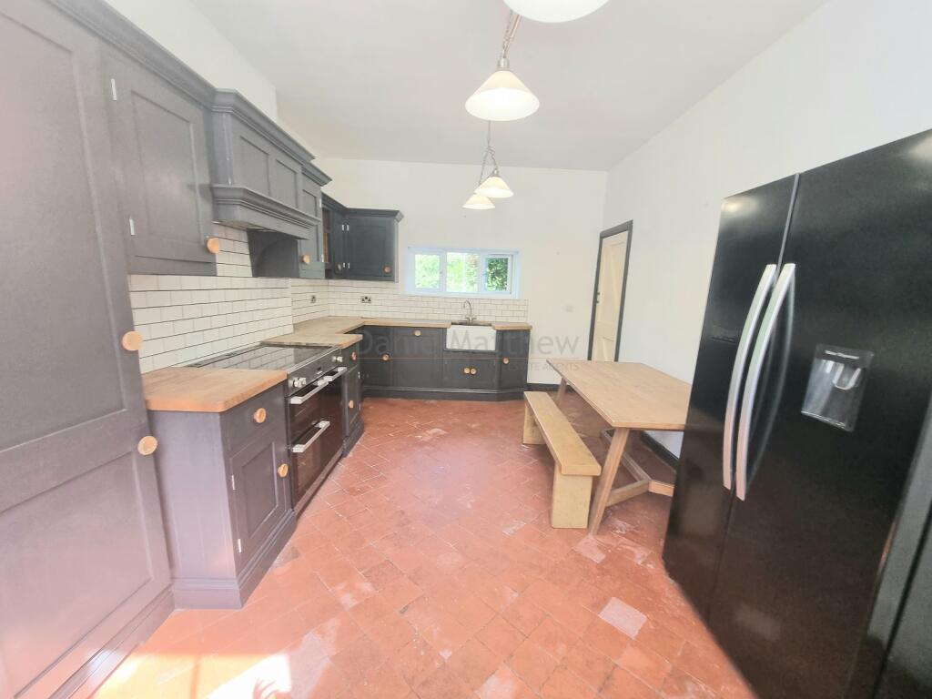 Kitchen/ Breakfast Room