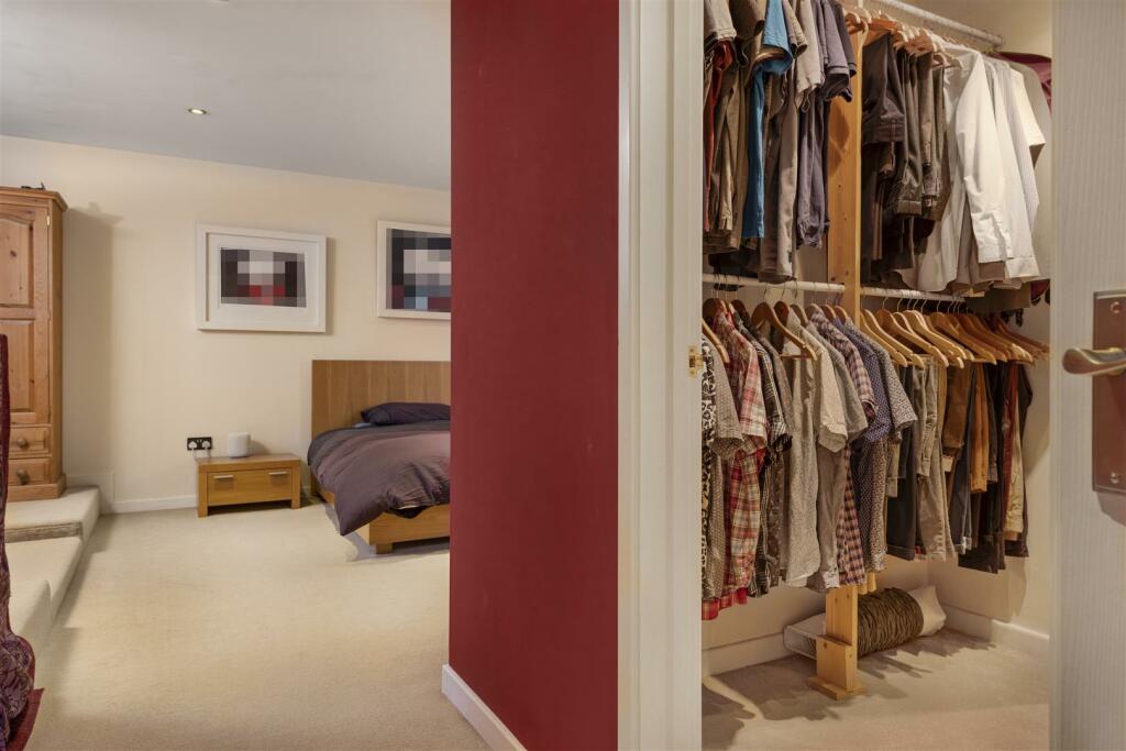 Walk-in Wardrobe