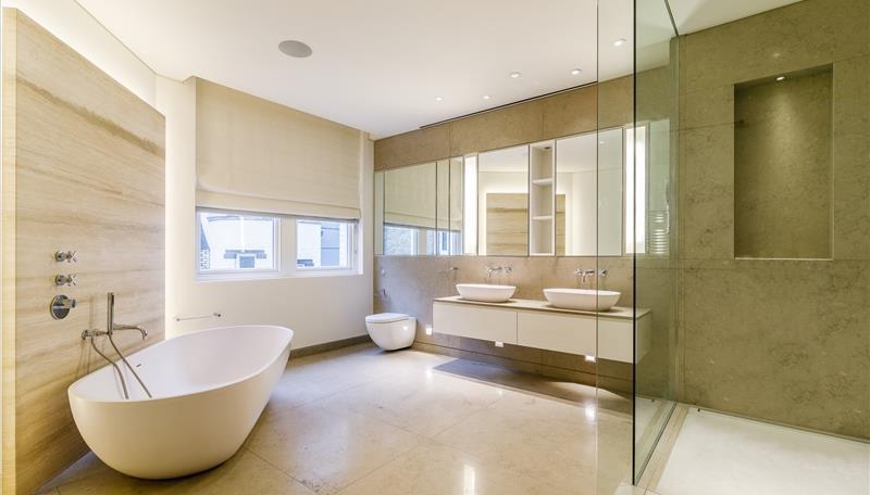 master bedroom en- suite.jpg