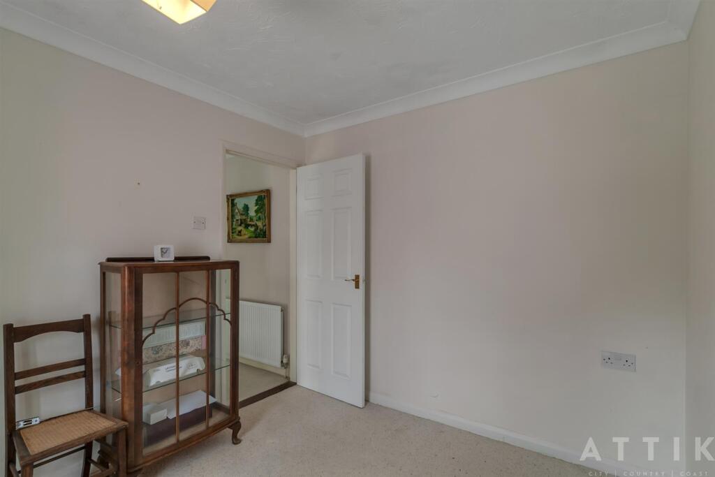 57 Holton Road Halesworth IP19 8HQ (30).jpg