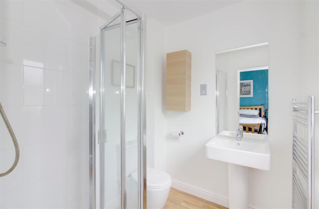 En suite shower
