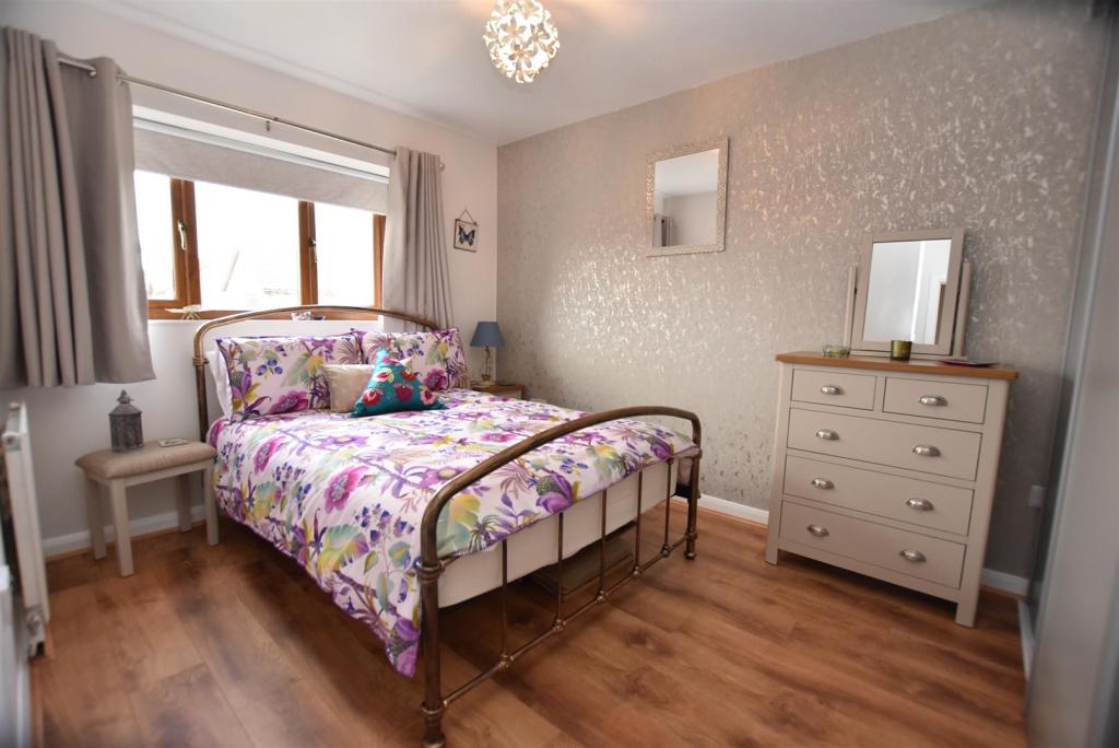 BEDROOM 1.JPG