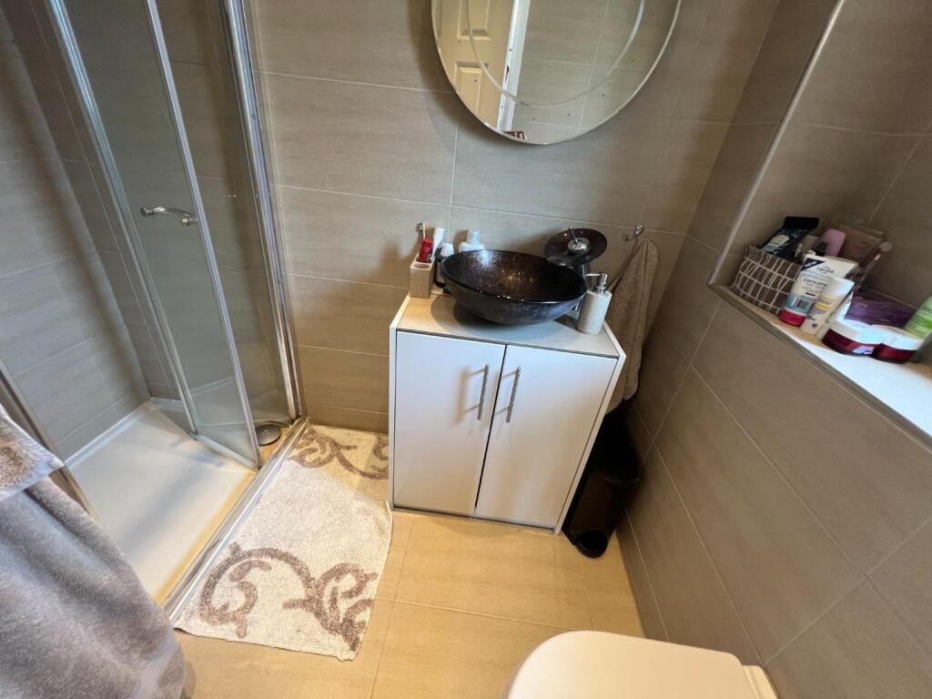 En suite shower