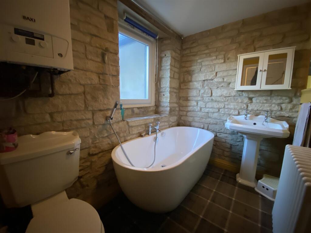 Bramleys Estate Agents - Squarefield - Scholes Moo