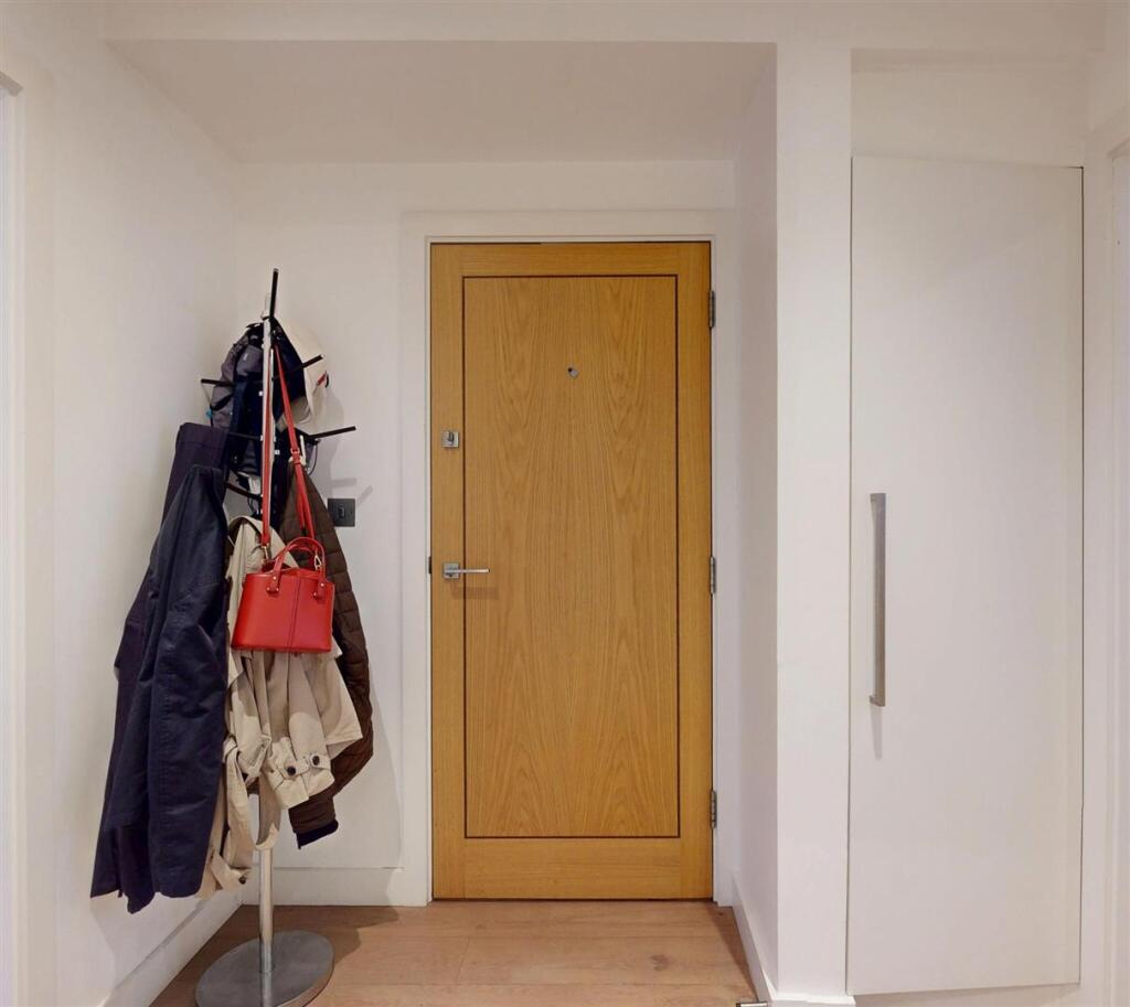LGF2PG.hallway2.jpg