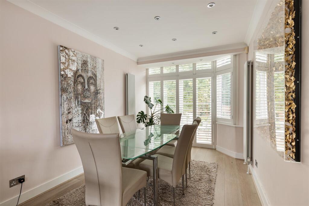 Brackley Square, IG8