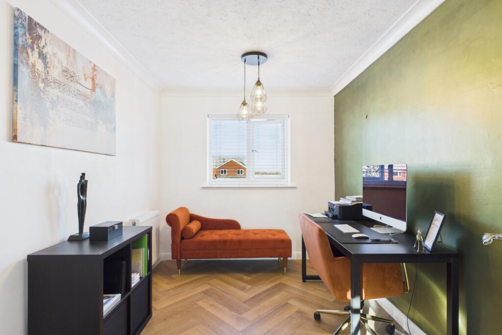 EweMove Spalding -  Cornfield House - Bedroom-Offi