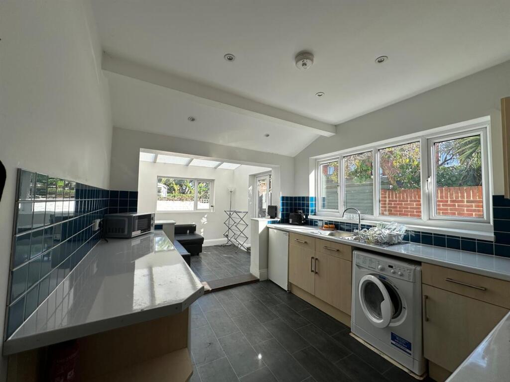 Kitchen3.jpg