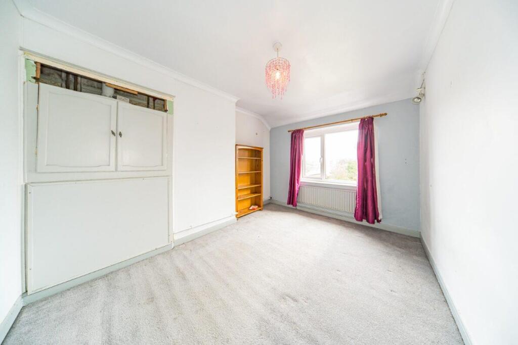 7 Stapleton Avenue bedroom 2.jpg