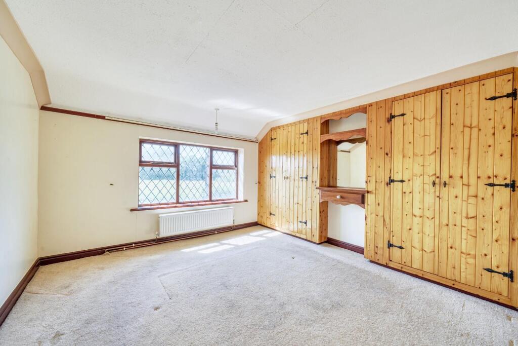 2nd view MASTER BEDROOM.jpg