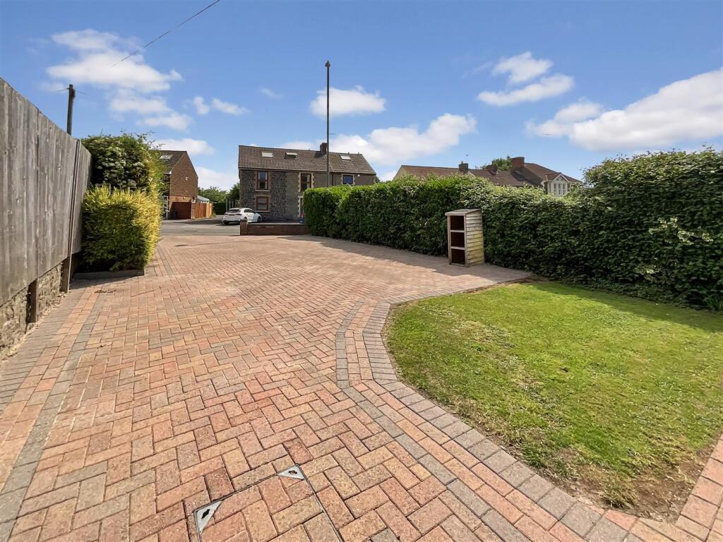 Front/Driveway