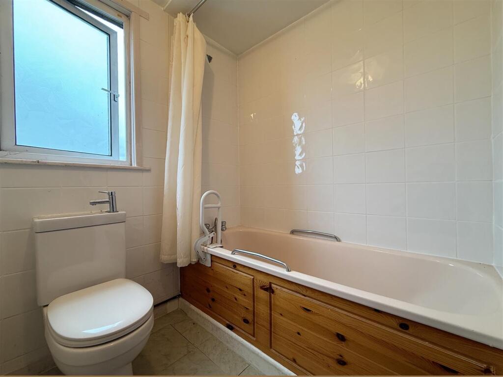 Upstairs Bathroom.jpeg