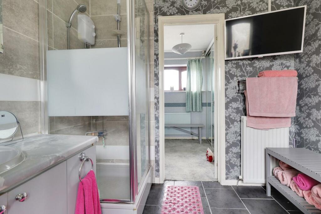 Ensuite I.jpg