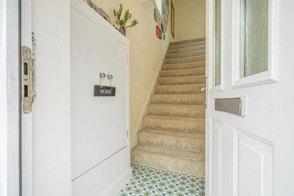 1295095-5-682efd9...