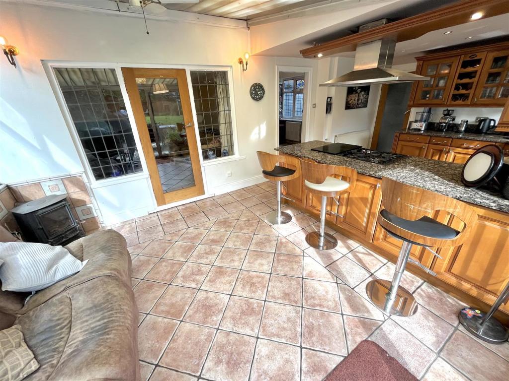 Dining Kitchen Aspect 4.jpg