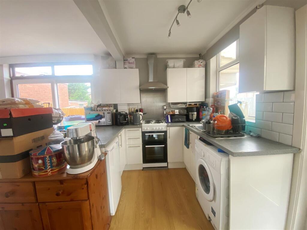 27 Belmont Road, Rugby (19).jpeg