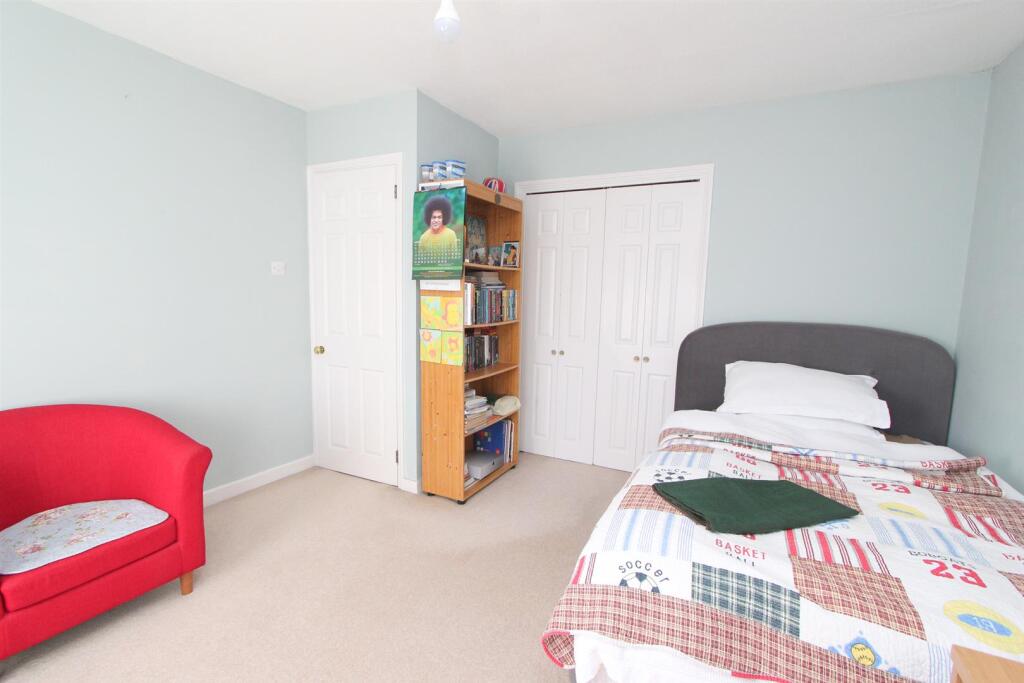 bed 2.jpg