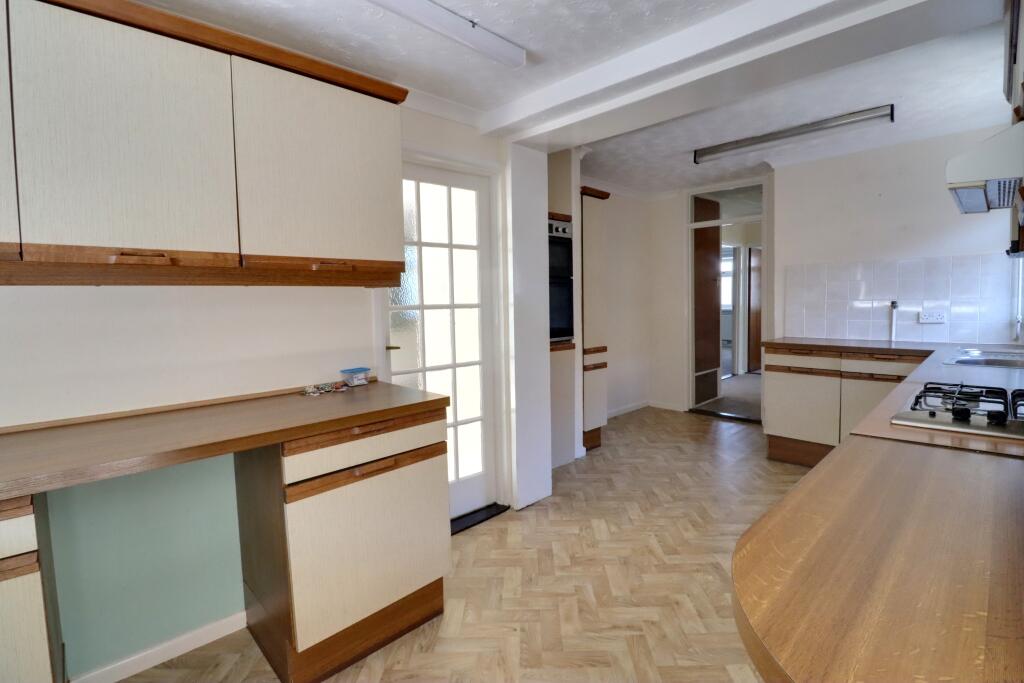 KITCHEN/BREAKFAST ROOM