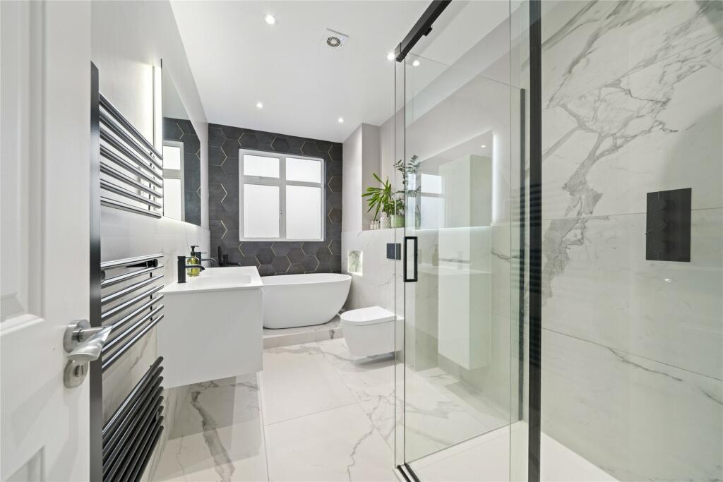 Bath/Shower Room
