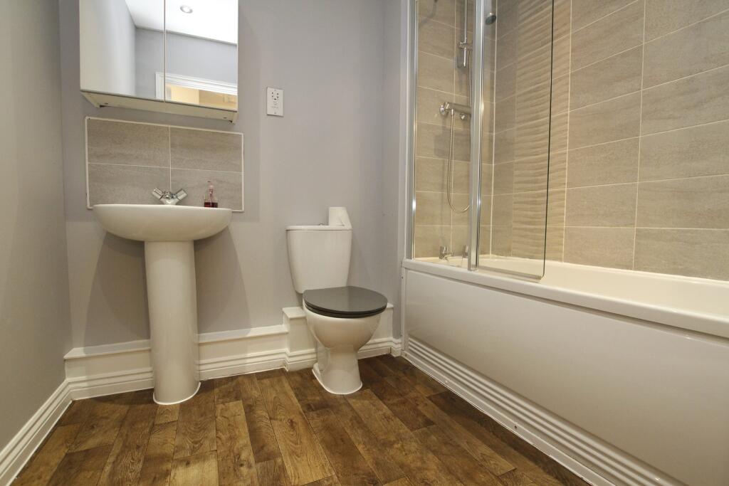 Bathroom NEW.JPG