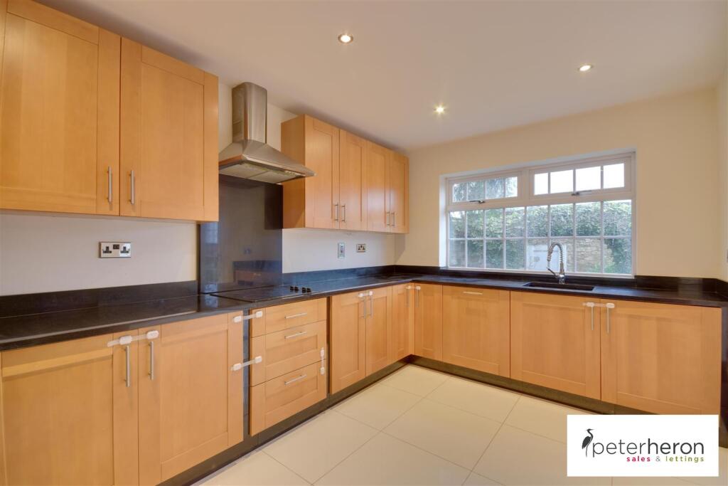 Breakfasting Kitchen