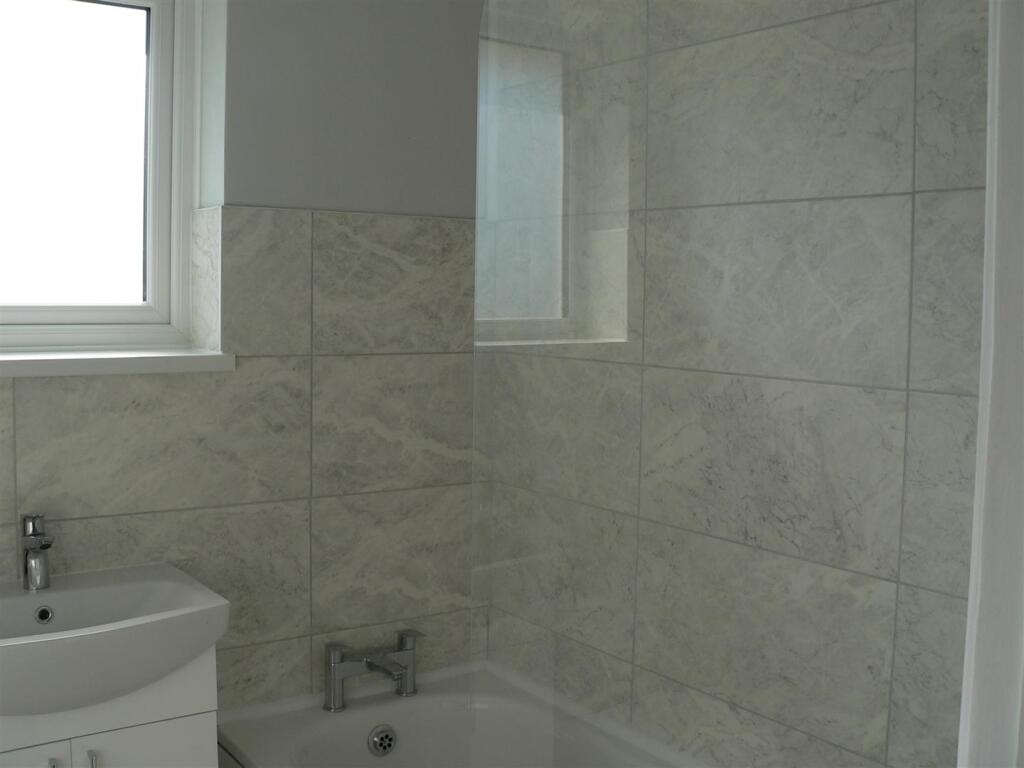 54 abootswood bath 1.JPG
