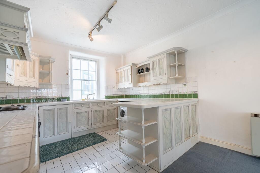 OPEN PLAN LIVING AREA