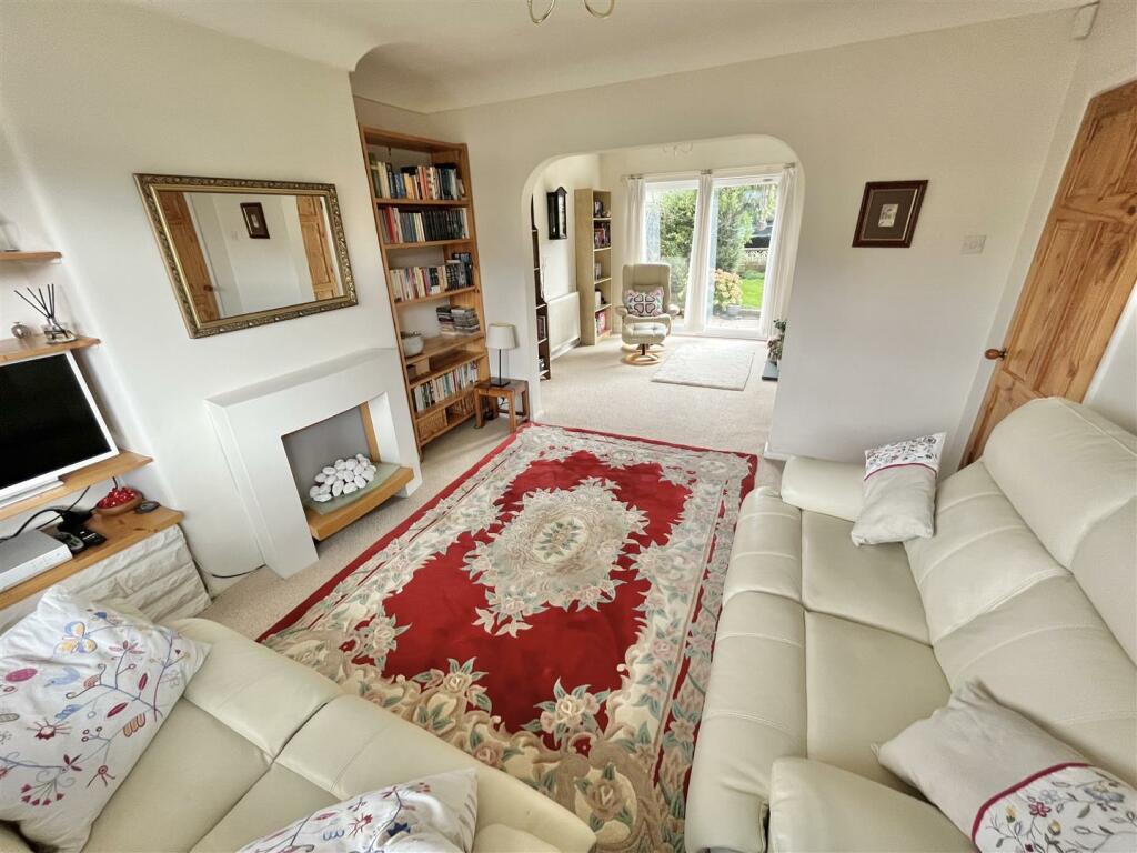Lounge Aspect 2.jpg