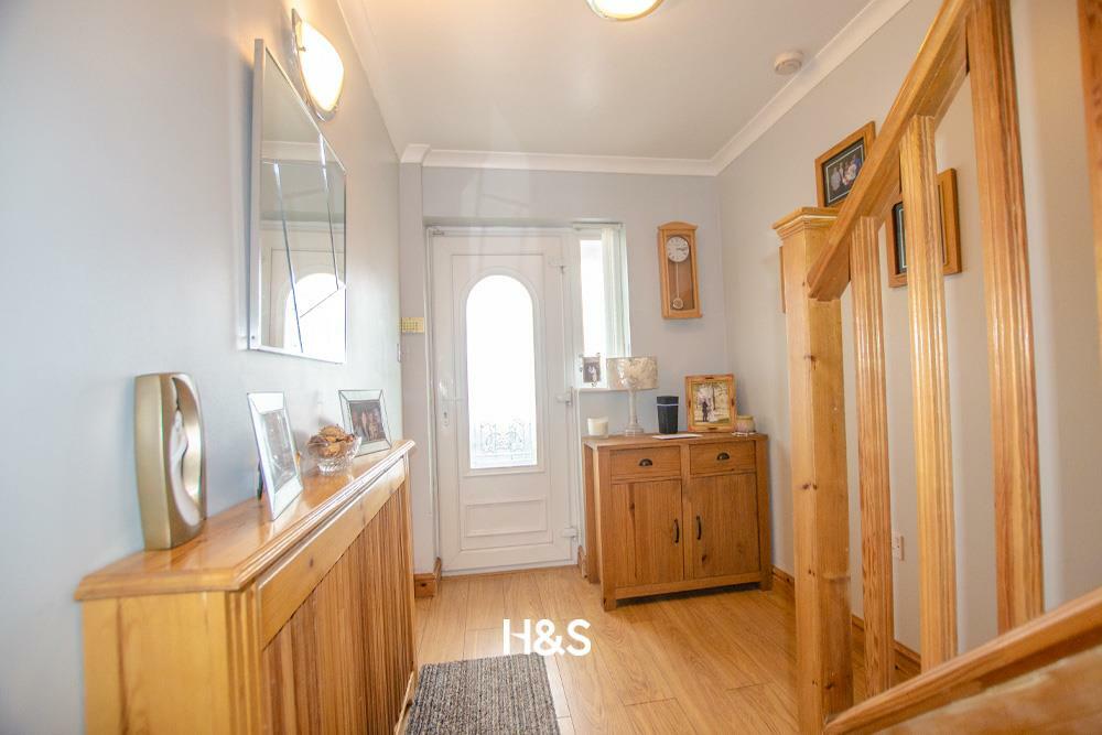 50chamberlainroad hallway.jpg