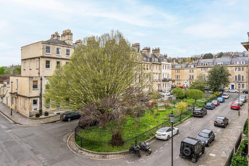 Top-Floor-Apartment-_2f1c-6320-e5ad-f704-900f-ec1a