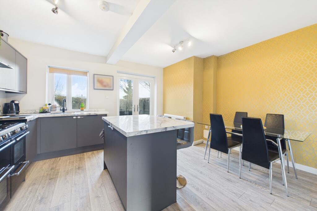 CAM03162G0-PR0227-STILL006