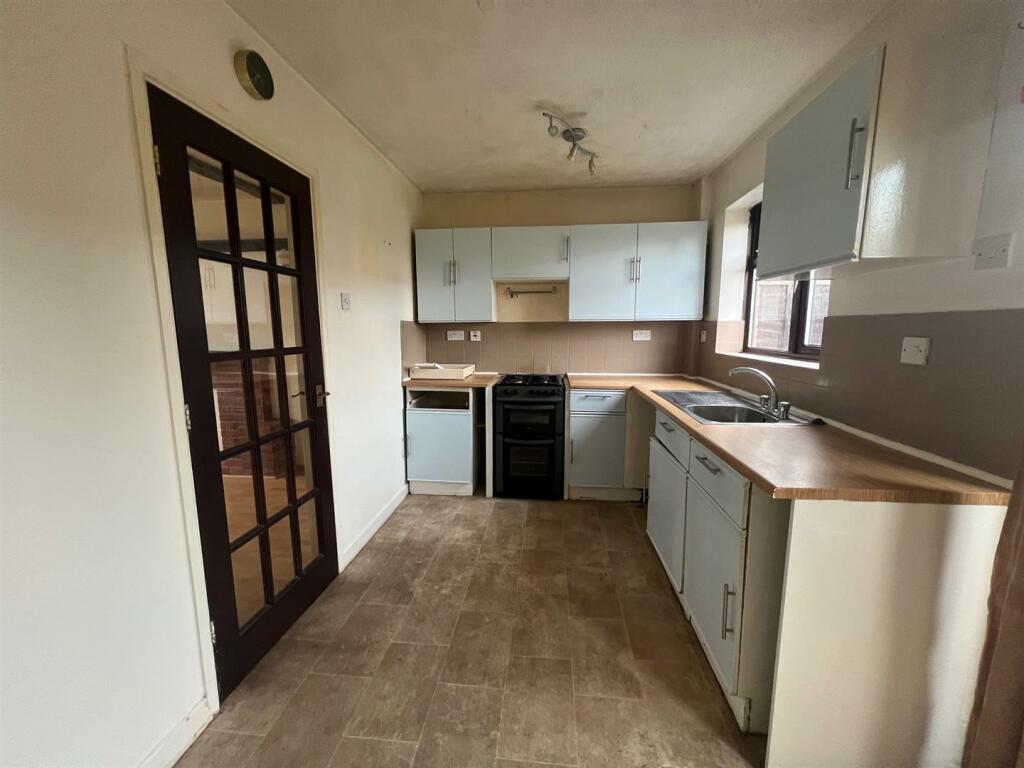 Kitchen b.jpg