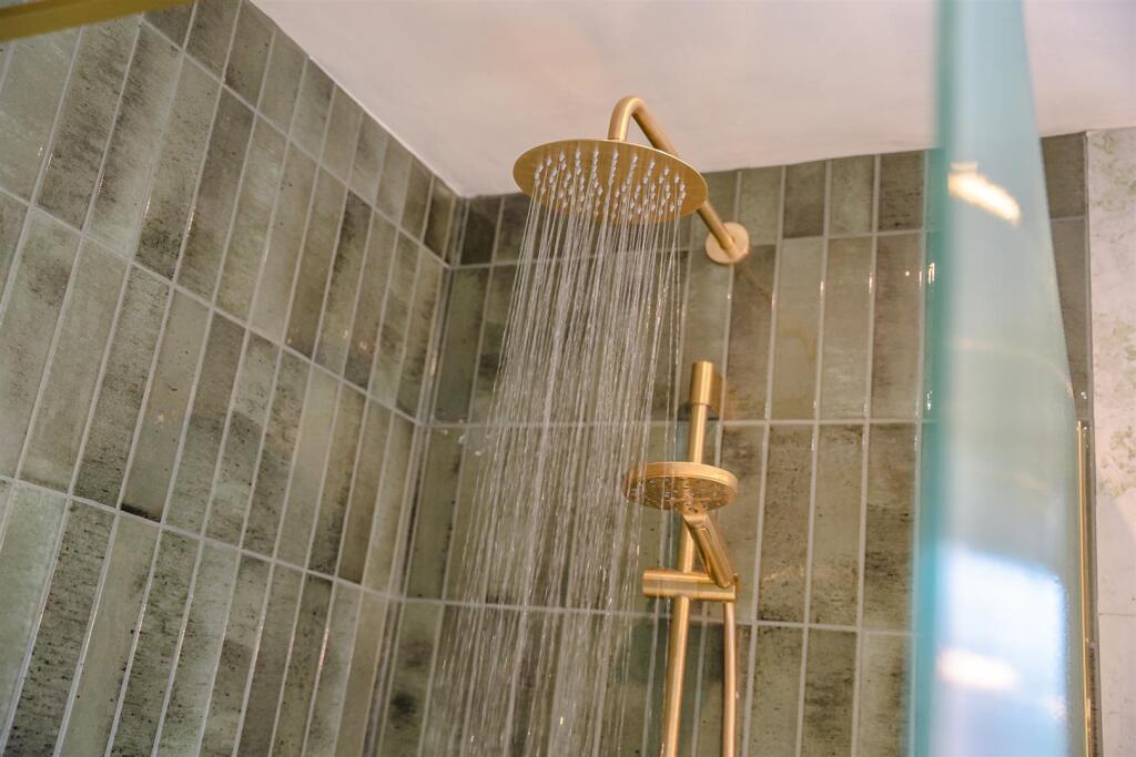 Ensuite Shower Room