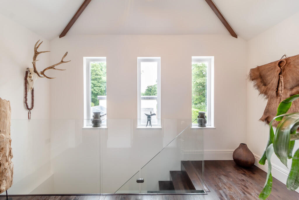 8605532-interior1...