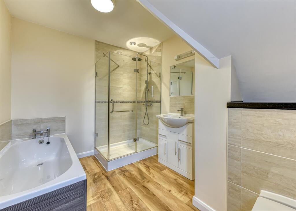 The Peel House-bathroom.jpg