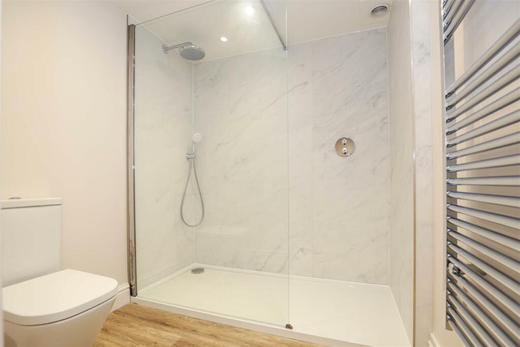 8 Guildhall Street [Bathroom Two].jpg