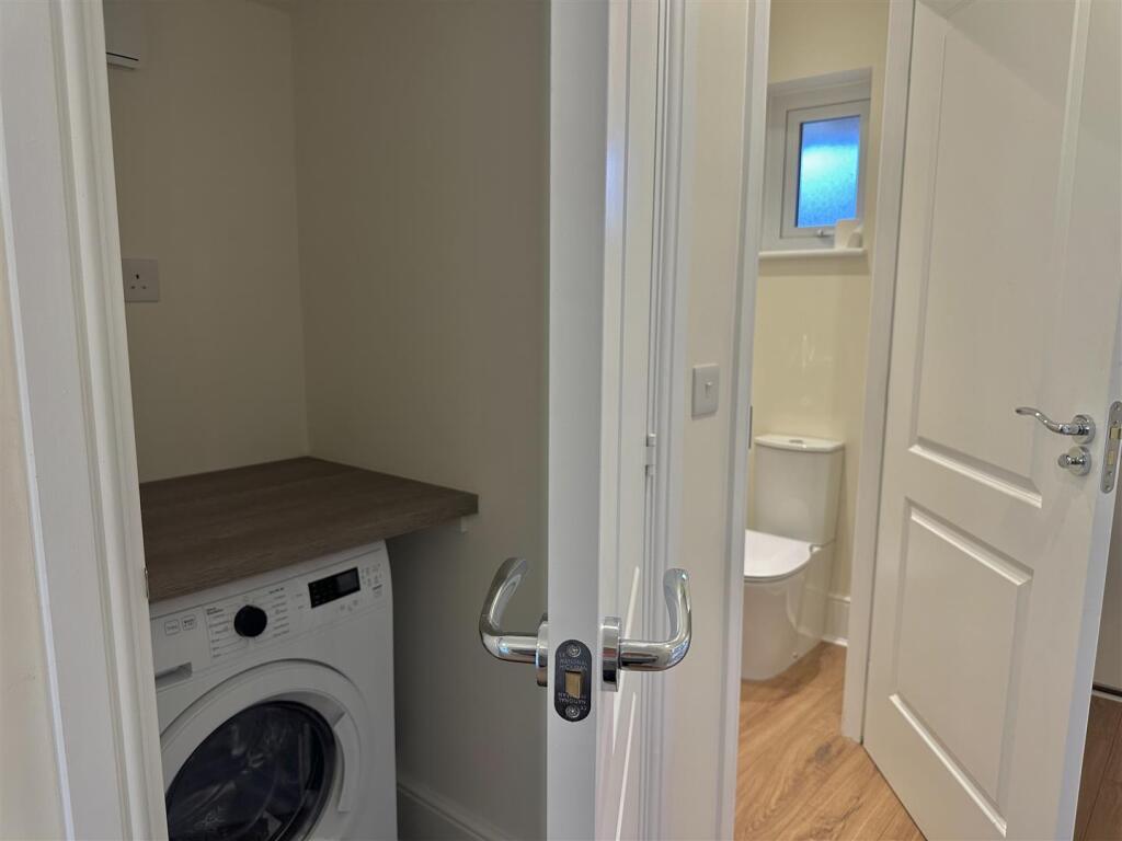 UTILITY_WC CLOSE UP .jpg