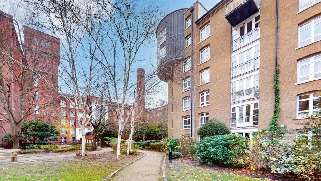 Flat 8 Park East Building, Bow Quarter - TaJrk4dAs
