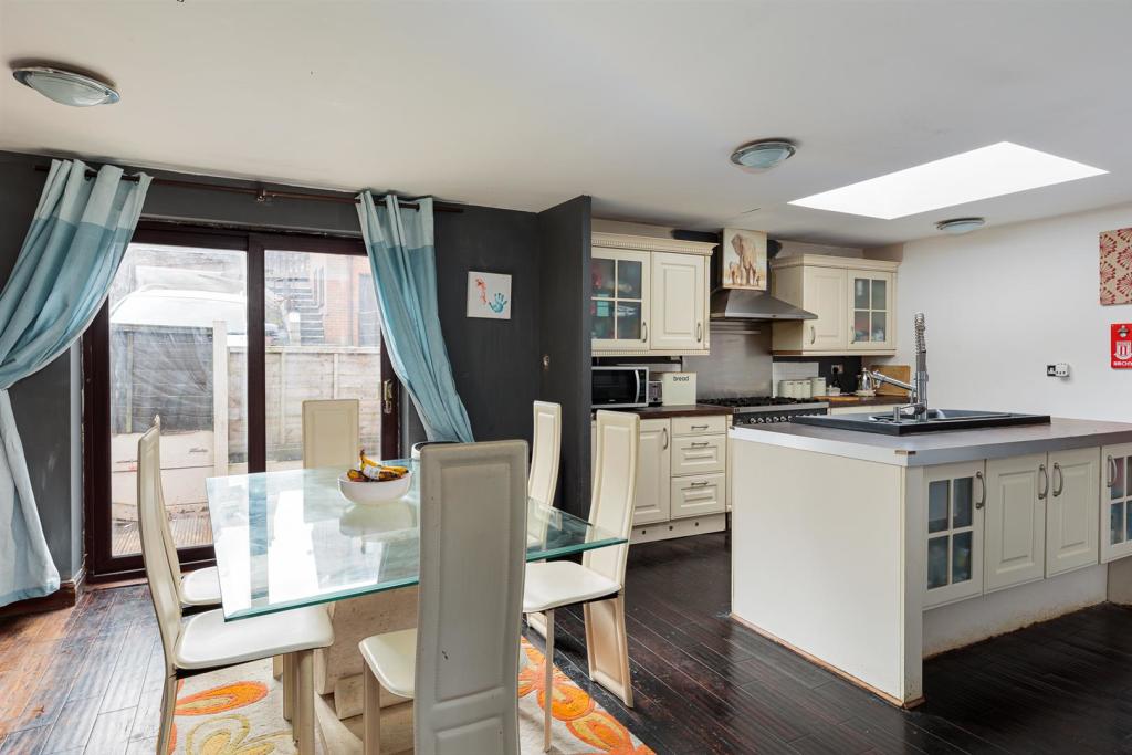 Kitchen Dining Area