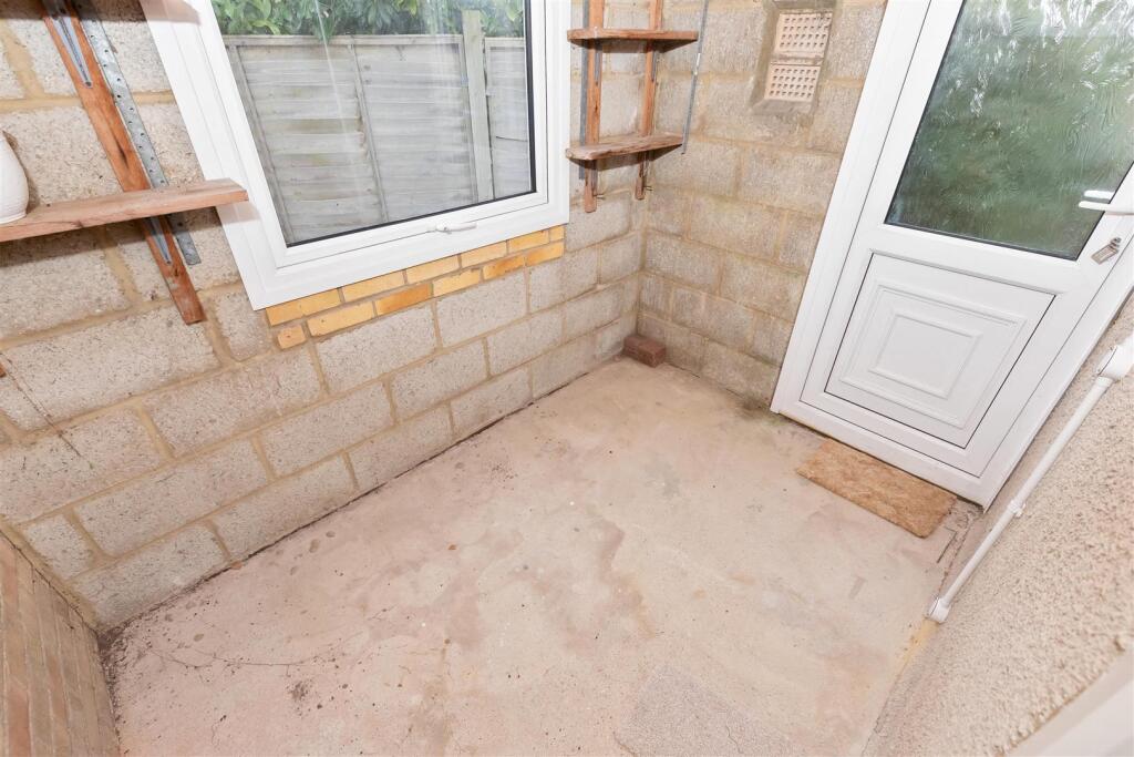 For Sale by Aspire Residential | Longlands Glade