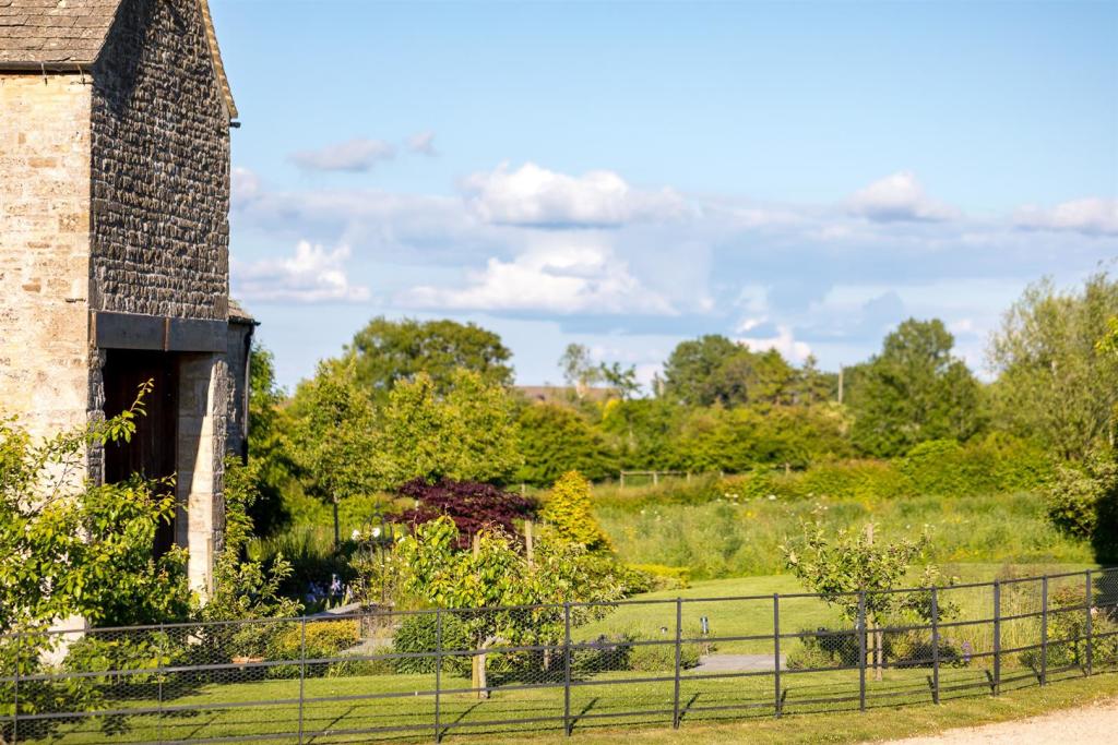 2 - Threshing Tythe Barn - GL10 3UR - Web.jpg